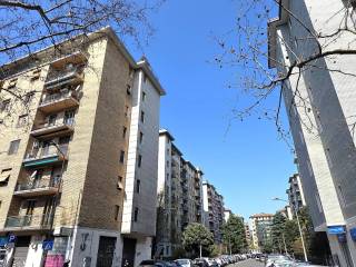 Quadrilocale via delle Primule, Lorenteggio, Milano
