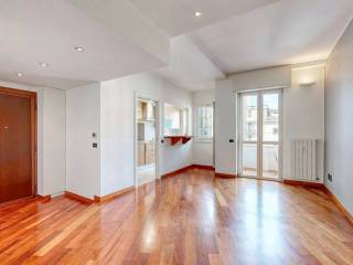 Quadrilocale ottimo stato, quarto piano, Buenos Aires, Milano