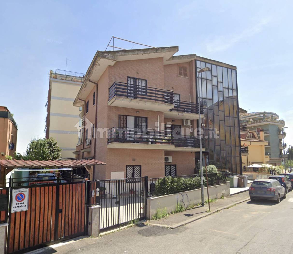 Palazzo - Stabile in vendita a Guidonia Montecelio