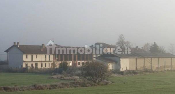 Rustico - Casale in vendita a Bra