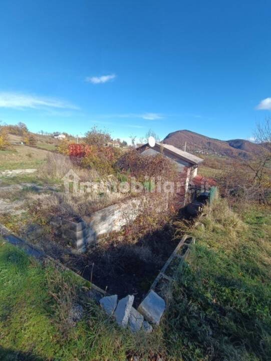 Casa indipendente in vendita a Tizzano Val Parma