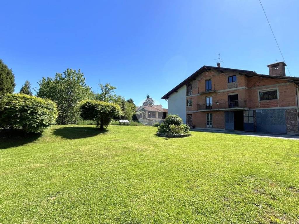 Sale Multi-family detached house in frazione Villa 5 Ternengo. Good ...