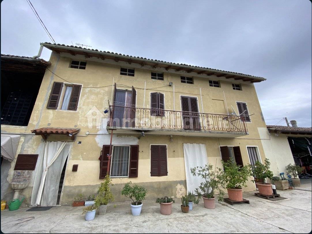 Palazzo - Stabile in vendita a Frassineto Po