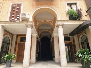 Monolocale via Lazzaro Palazzi 4, Porta Venezia, Milano