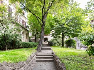 Quadrilocale via Uberto Visconti di Modrone, San Babila, Milano