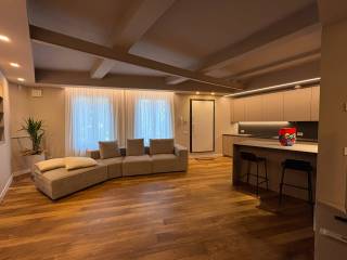 Trilocale via Carlo Bazzi 49, Pezzotti - Meda, Milano