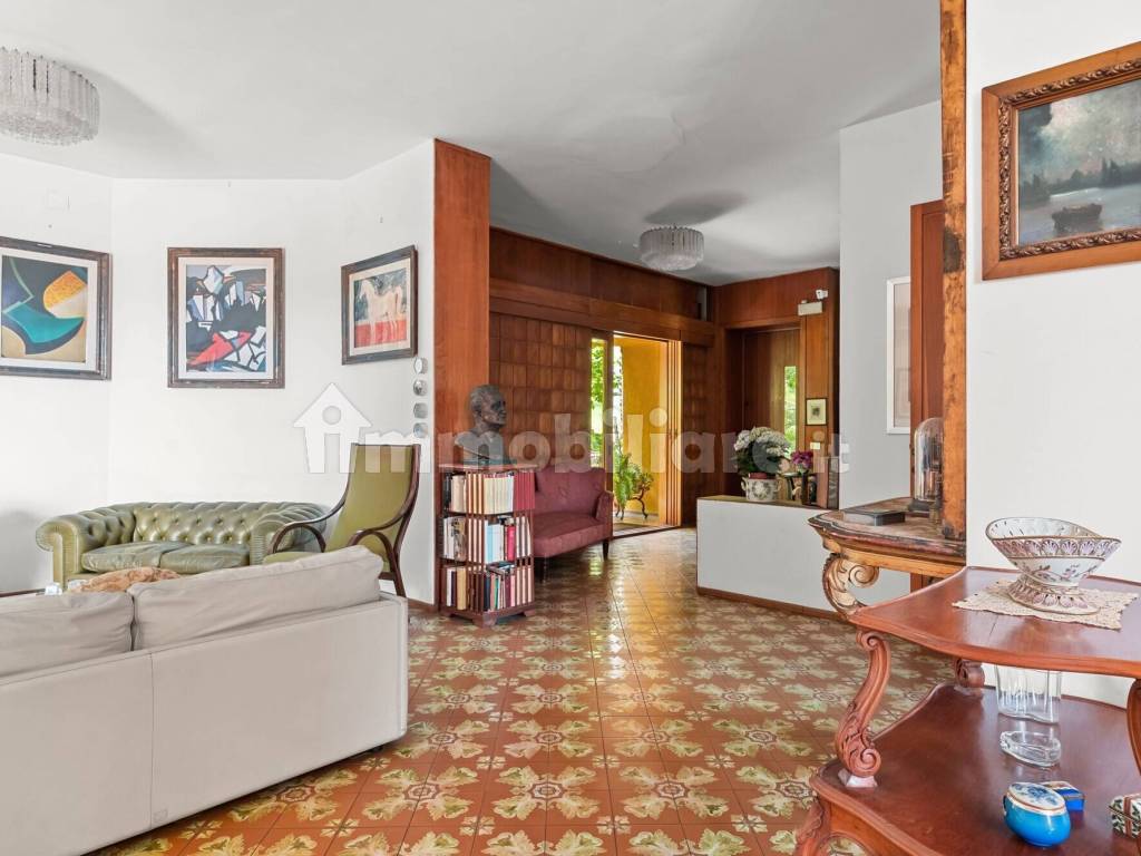 Salone