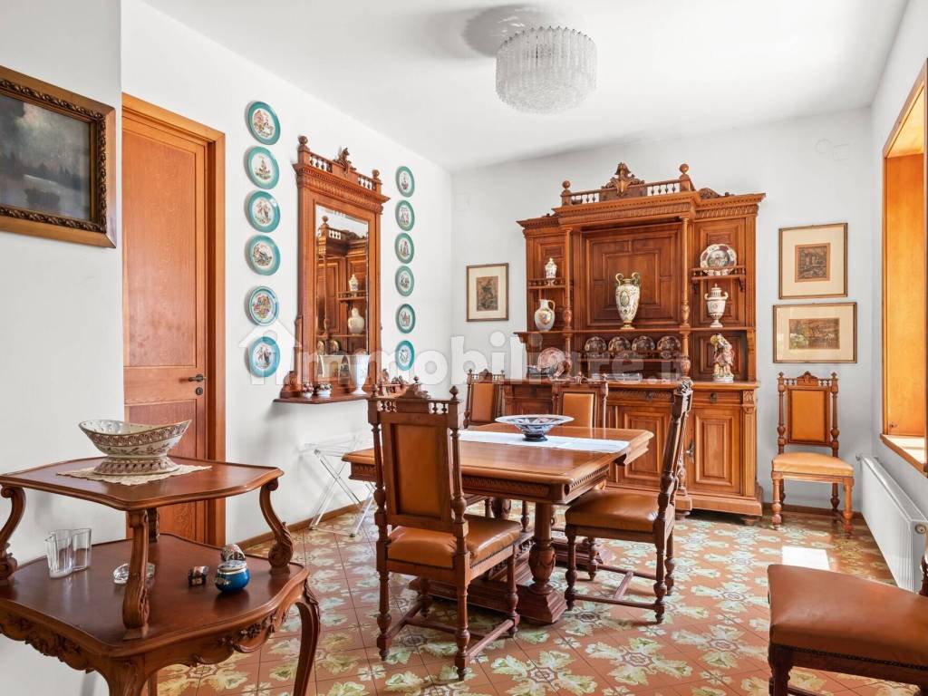 Salone