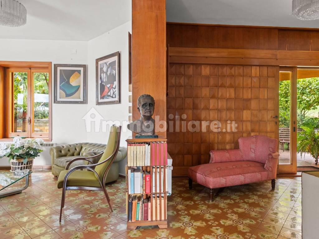 Salone