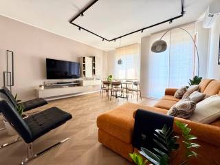 Trilocale ottimo stato, quinto piano, Famagosta, Milano