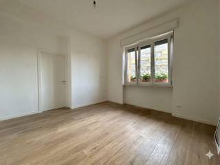 Bilocale ottimo stato, piano rialzato, Famagosta, Milano
