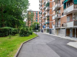 Trilocale via Sem Benelli 2, Gallaratese, Milano
