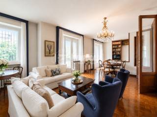 Quadrilocale viale San Gimignano, Lorenteggio, Milano