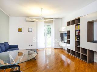 Trilocale viale Legioni Romane 4, Bande Nere, Milano