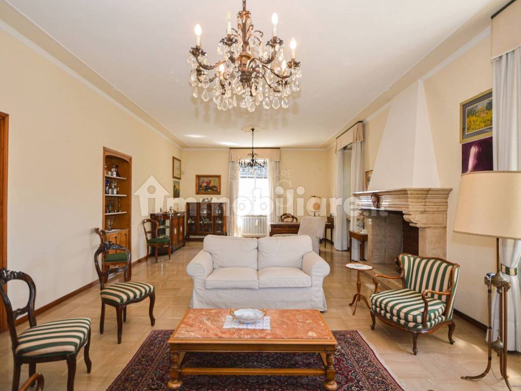 Salone