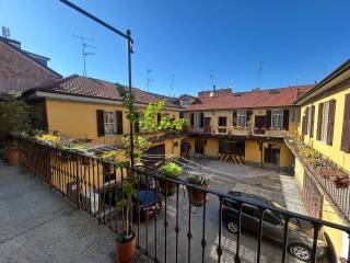 Bilocale via Voghera 8, Solari, Milano