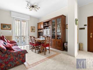 Trilocale via arpino, 12, Quinto Romano, Milano