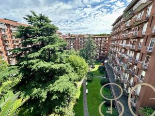 Trilocale via Durazzo 5, Quartiere Feltre, Milano