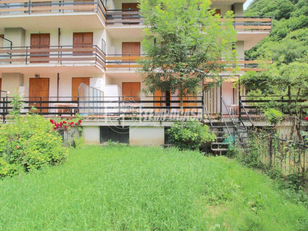 Rent Apartment Roccaforte Mondovì. 2-room flat in via Radium 7. Good ...