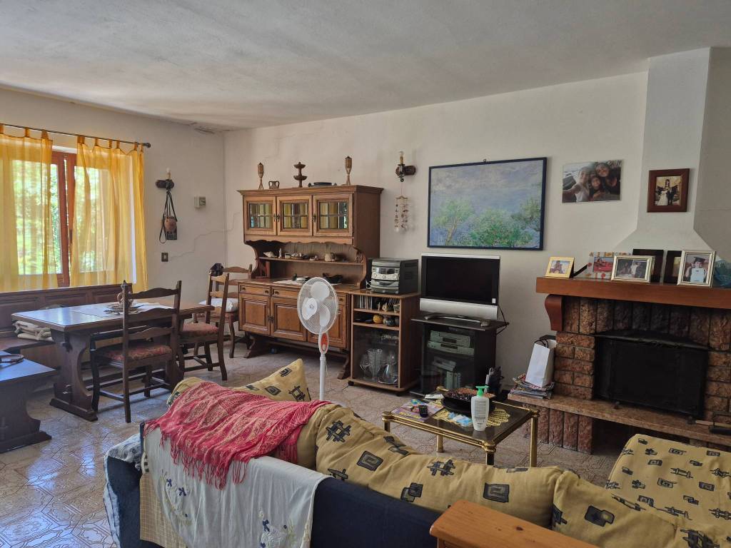 Salone della villa bifamiliare a Deiva Marina
