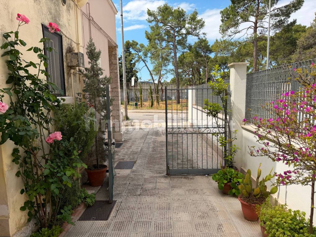 Terratetto unifamiliare 100 m², da ristrutturare, Pineta - Maraldo, Andria