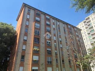 Quadrilocale via Enrico Falck 43, Gallaratese, Milano