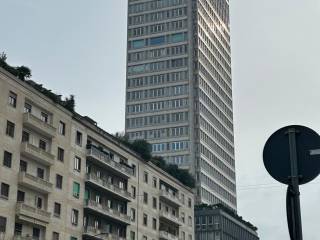 Quadrilocale via Vittor Pisani 2, Repubblica, Milano