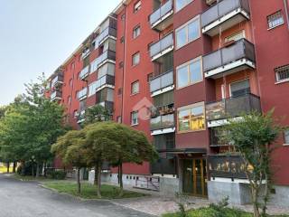 Trilocale via Betti Ugo 28, Gallaratese, Milano