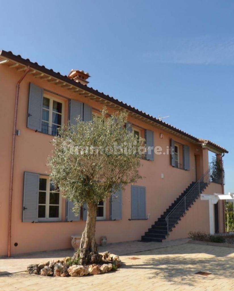 Casa indipendente in affitto a Cascina