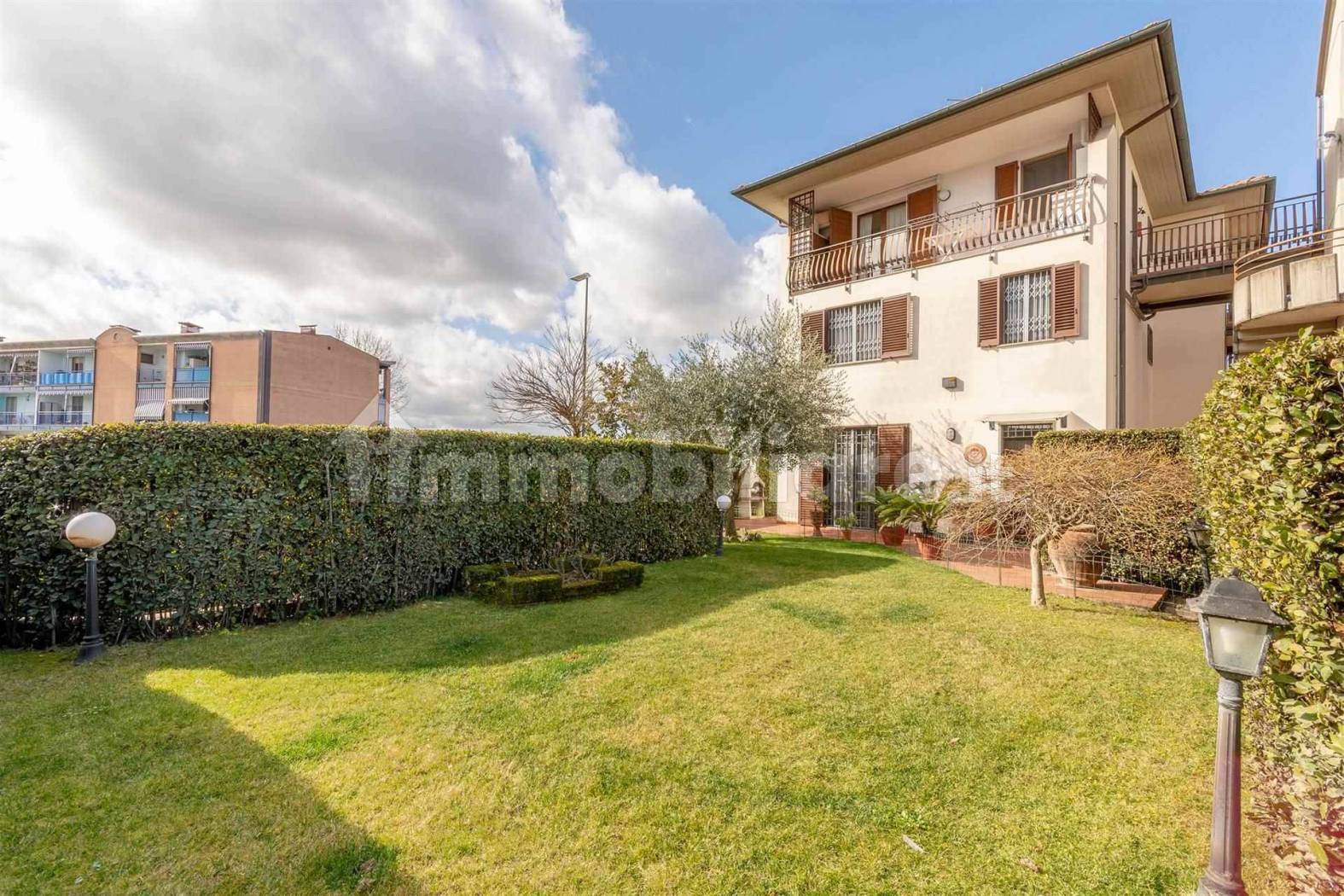 Casa indipendente in vendita a Campi Bisenzio