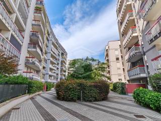Trilocale Luigi Mengoni 11, Bisceglie, Milano