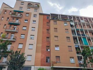 Bilocale via Populonia 10, Dergano, Milano