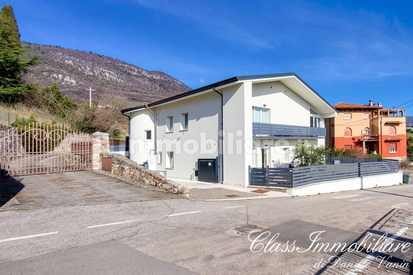 Appartamento in vendita a Caprino Veronese