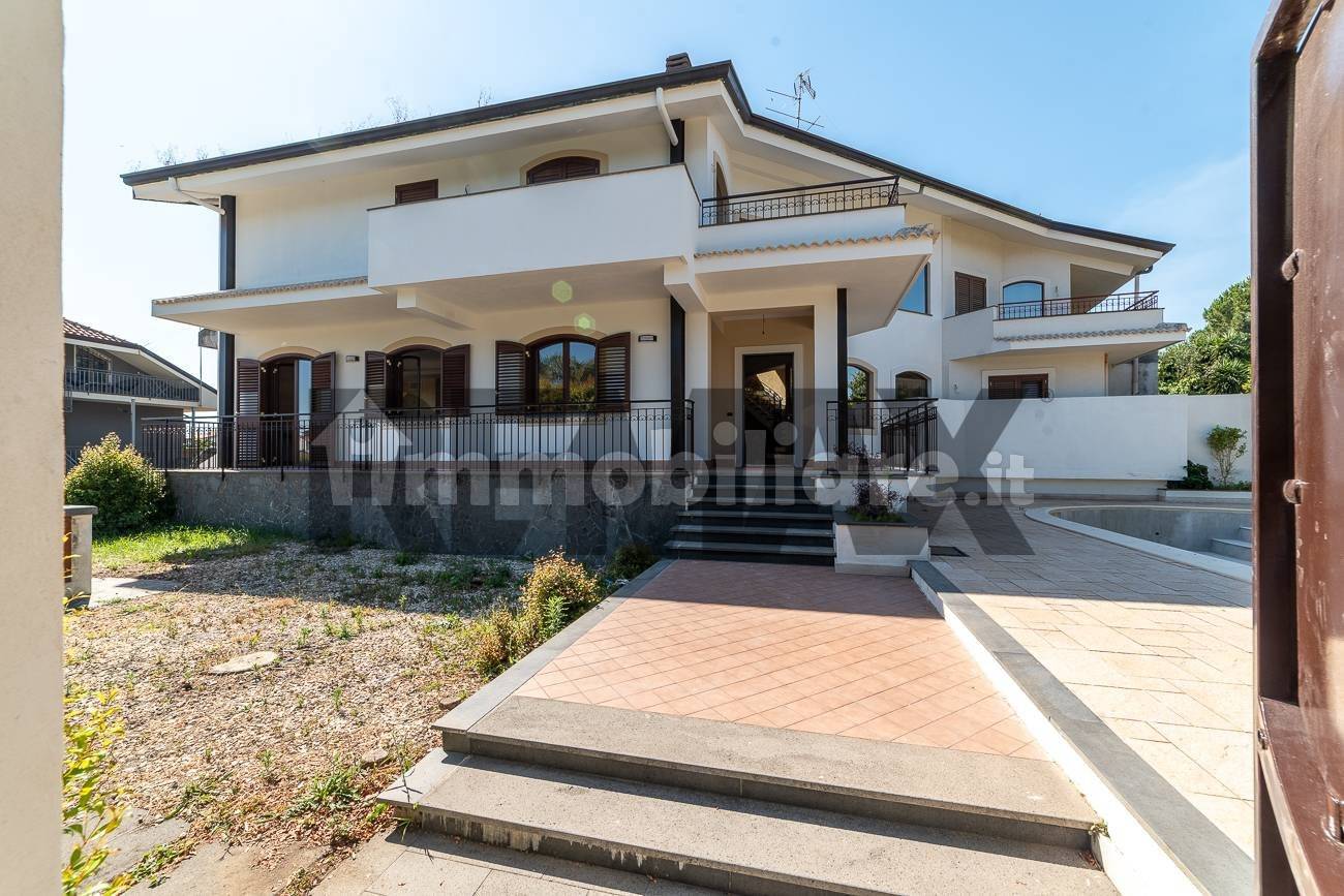 Villa in vendita a Aci Sant'Antonio