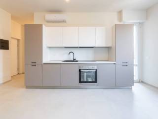 Trilocale largo Brasilia 4, Lorenteggio, Milano