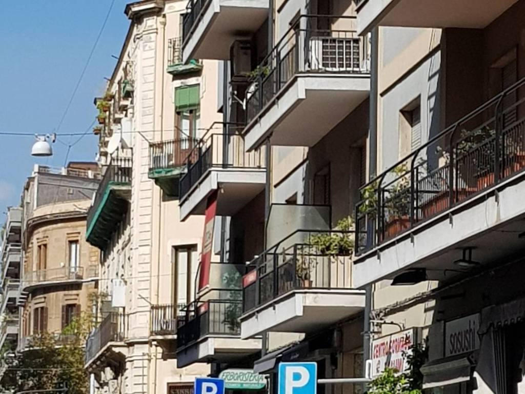 Rent Apartment Catania. 3-room flat in viale Jonio 11. Good condition ...