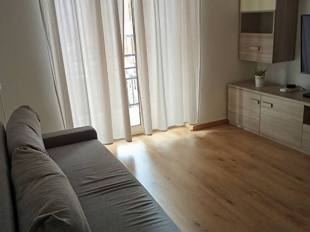 Rent Apartment Catania. 3-room flat in viale Jonio 11. Good condition ...