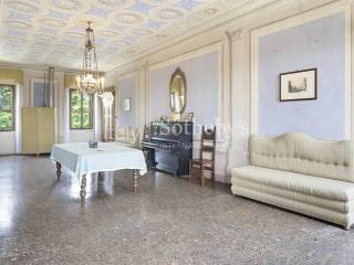 Salone