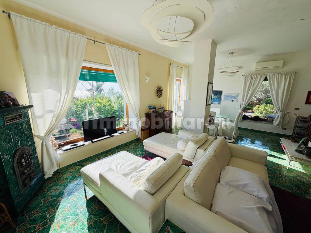 Salone