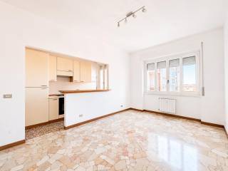 Trilocale via Voghera 9/a, Solari, Milano