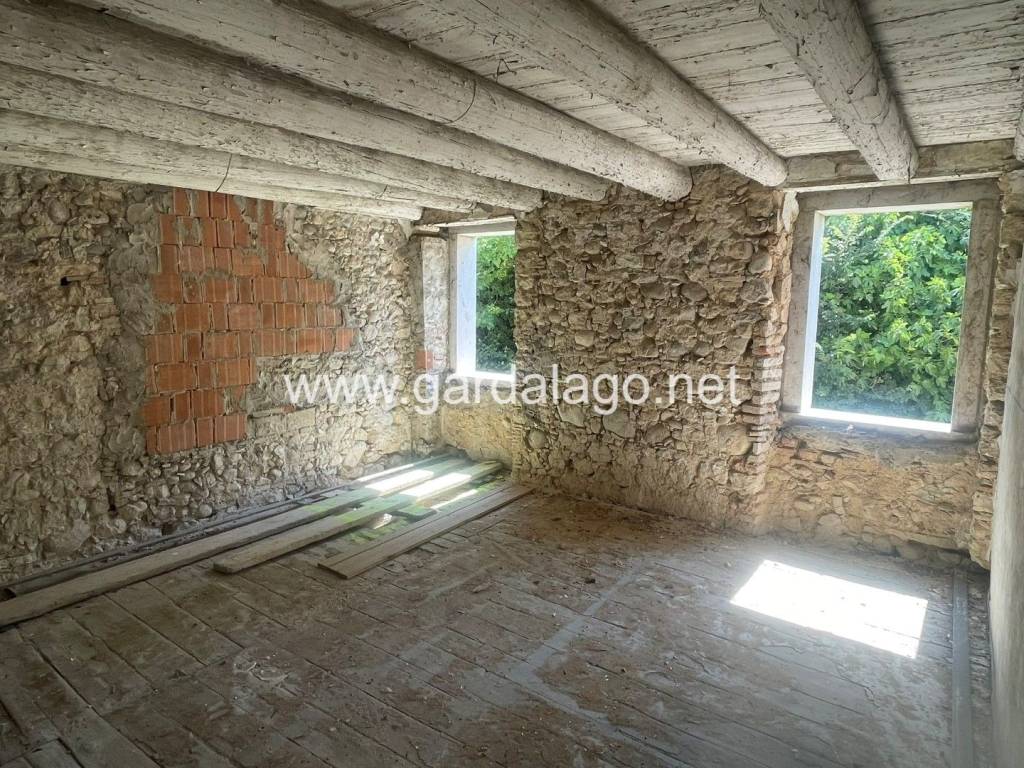 Rystigo Vendita Rustico in Sp8 Caprino Veronese. Da ristrutturare, 244 m², rif ...