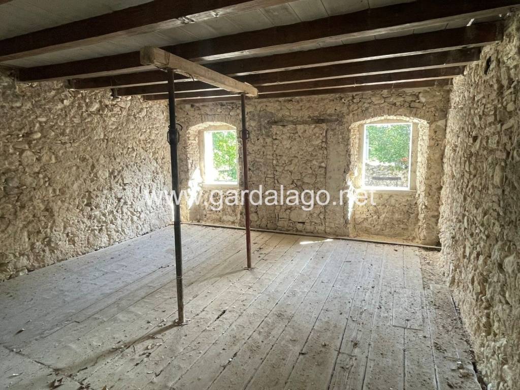 Rystigo Vendita Rustico in Sp8 Caprino Veronese. Da ristrutturare, 244 m², rif ...