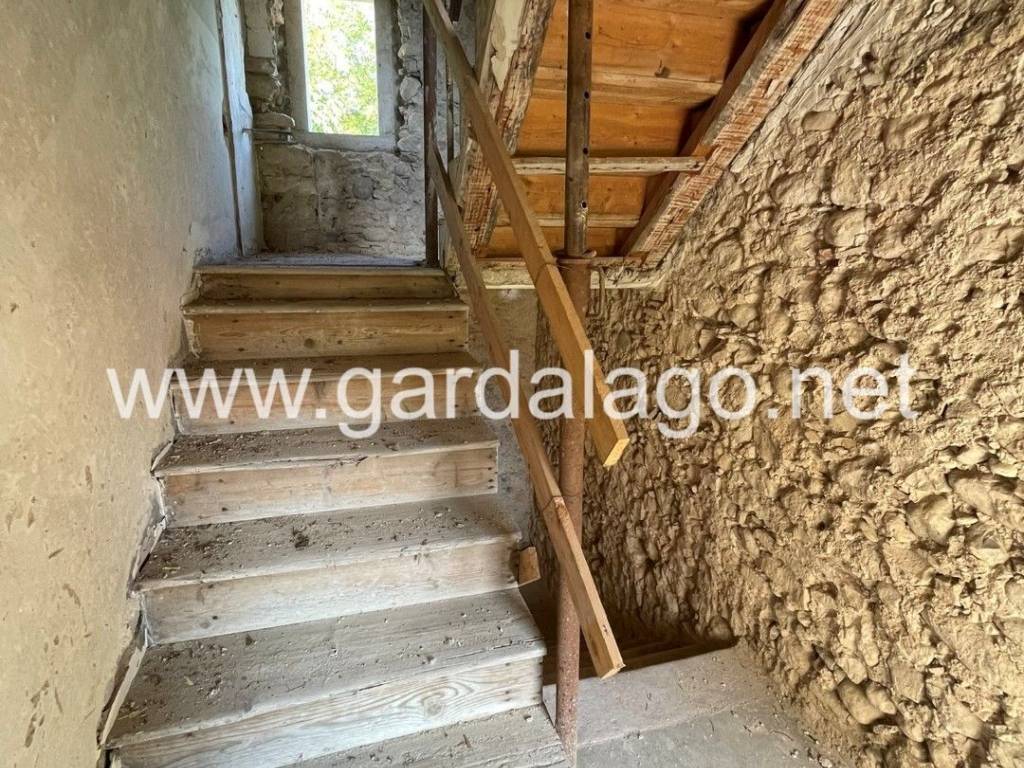 Rystigo Vendita Rustico in Sp8 Caprino Veronese. Da ristrutturare, 244 m², rif ...