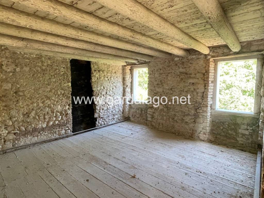 Rystigo Vendita Rustico in Sp8 Caprino Veronese. Da ristrutturare, 244 m², rif ...