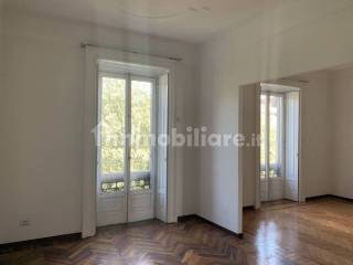 Quadrilocale via Borgogna, San Babila, Milano