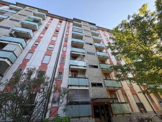 Bilocale via Enrico Falck 23, Gallaratese, Milano