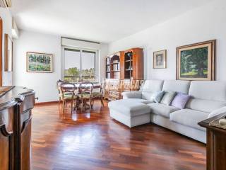 Trilocale via Carlo Perini 18, Quarto Oggiaro, Milano