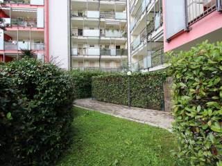 Bilocale via Enrico Cialdini 91, Affori, Milano