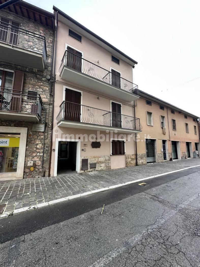 Palazzo - Edificio in vendita a Assisi