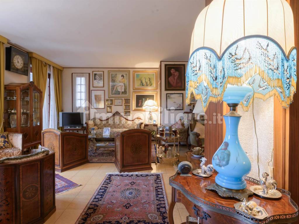 Salone